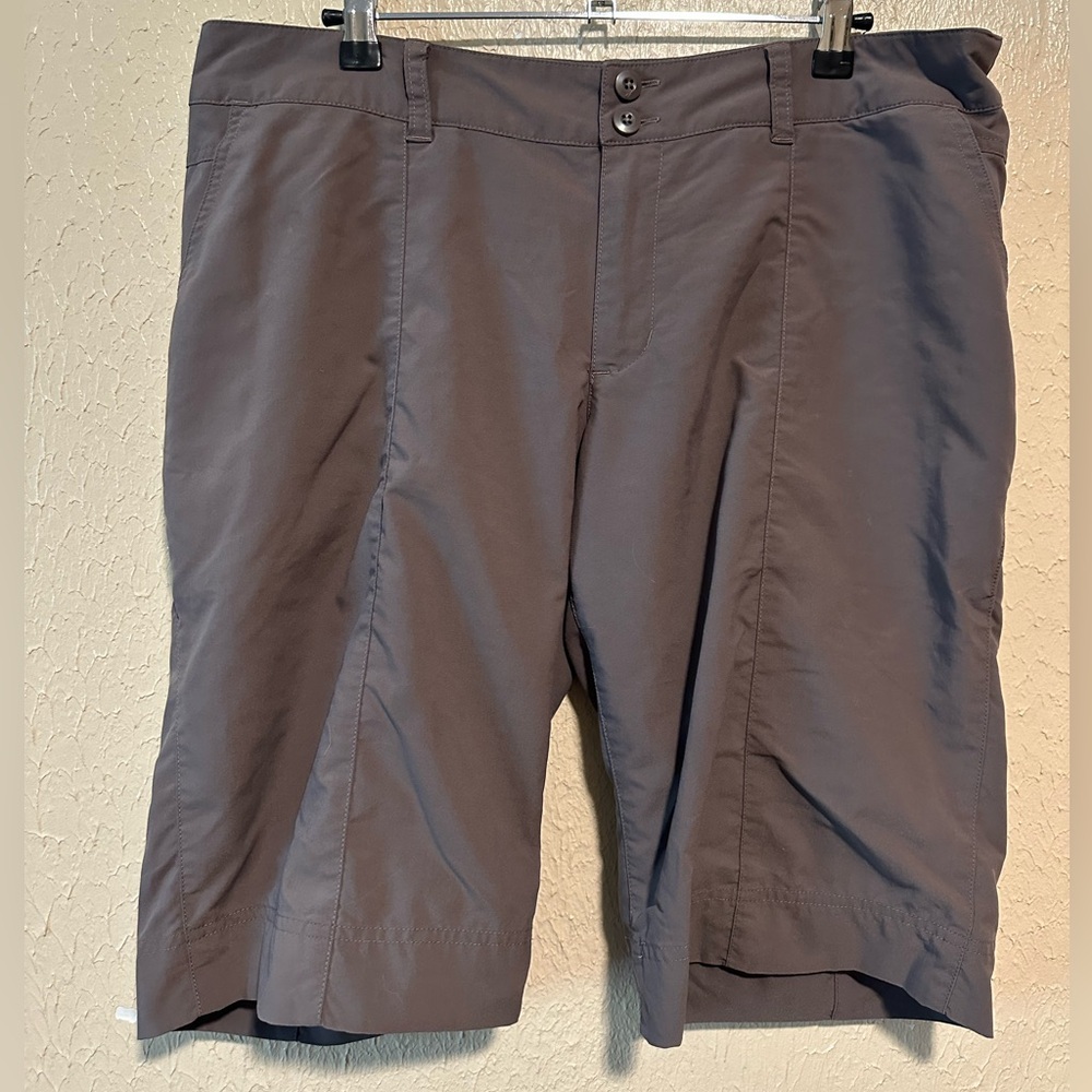 Patagonia Shorts Women’s Size 12 Bermuda Length Outdoor Hiking